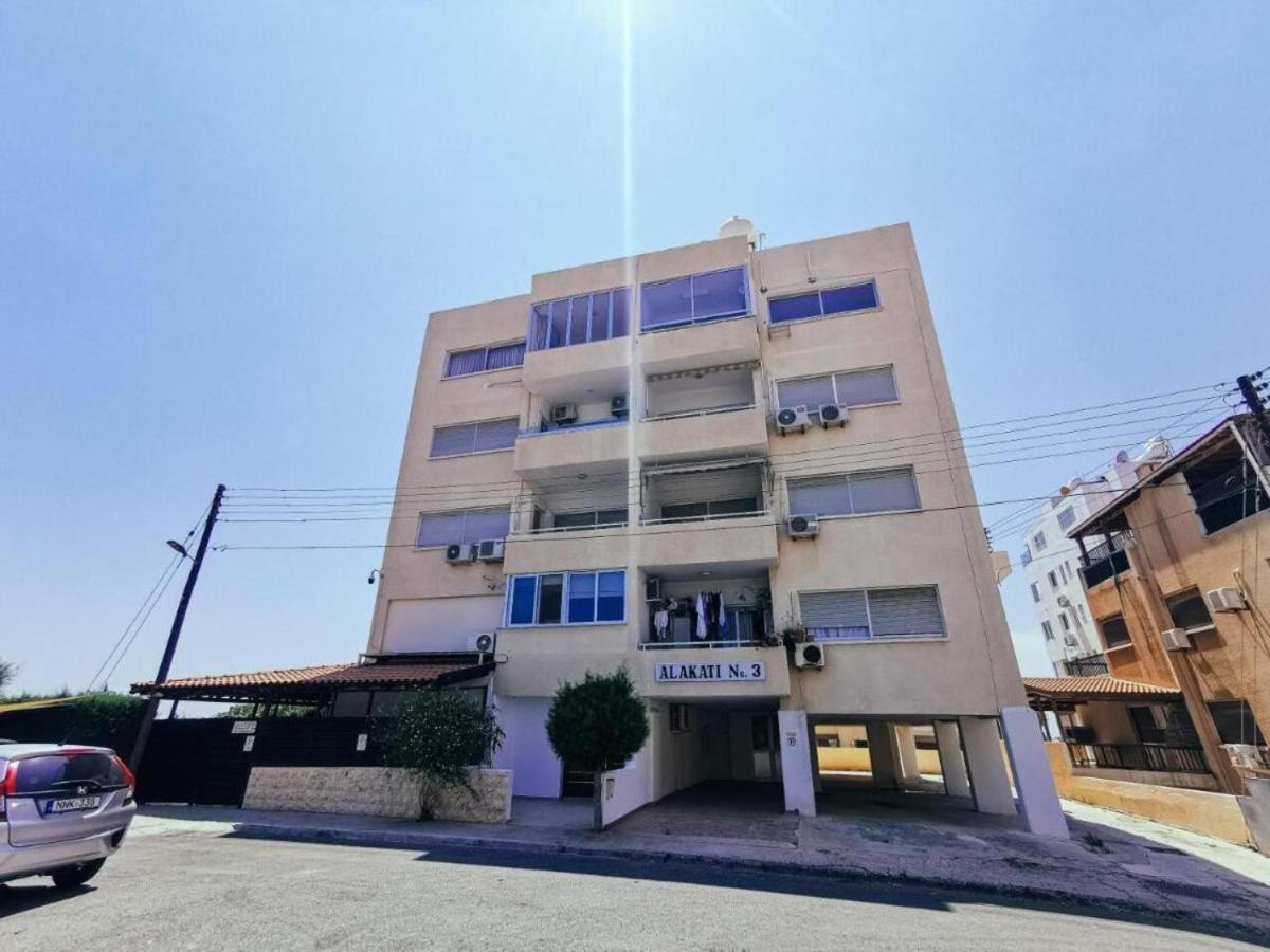 Capri Sea View One Bedroom Larnaca Exterior photo
