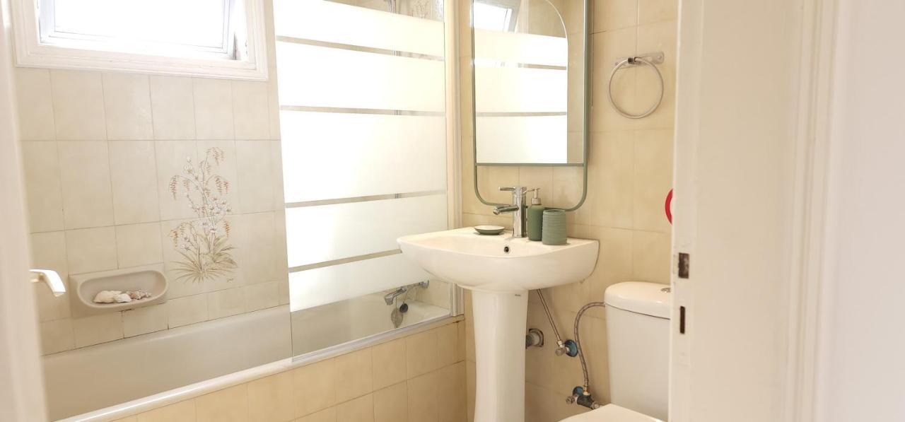 Capri Sea View One Bedroom Larnaca Exterior photo