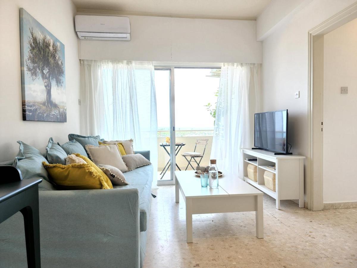 Capri Sea View One Bedroom Larnaca Exterior photo